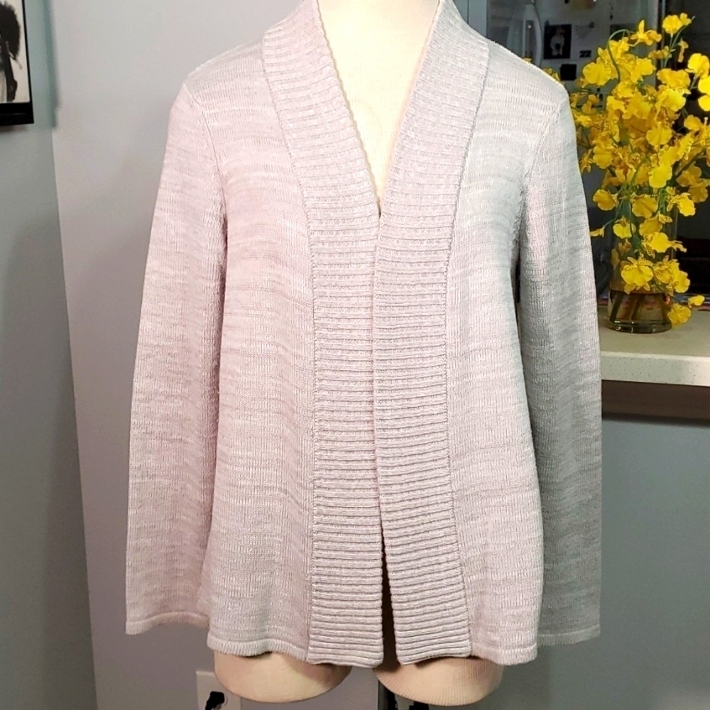Chico's gray open cardigan sweater. Size 1‎ (8) Long sleeves  Nice open Sweater